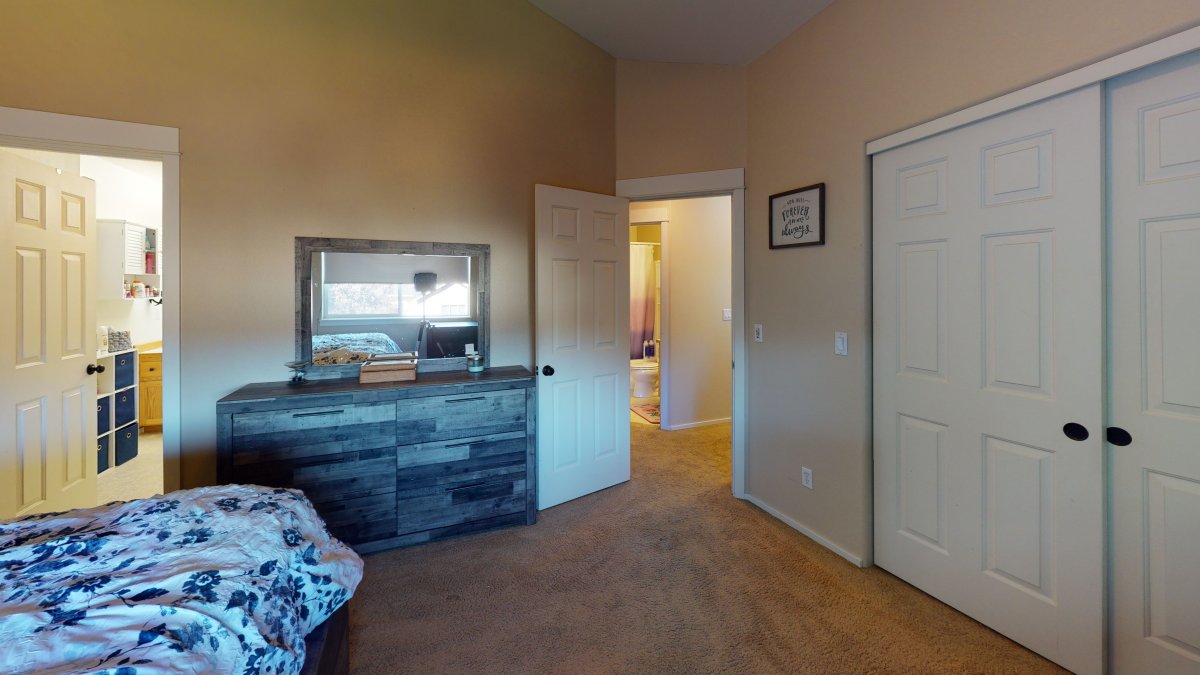 1637-NW-Spruce-Pl-Bedroom3